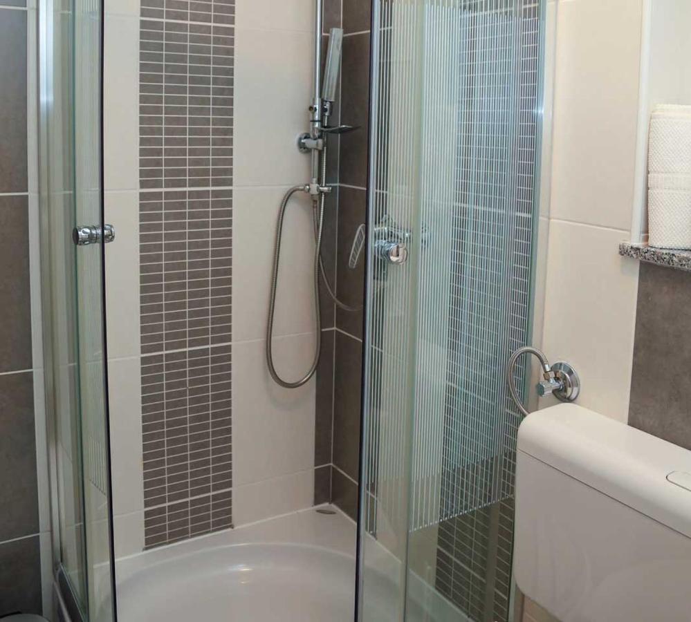 Adrian-Apartments-51511-Malinska-Otok-Krk Primorska 21 Bagian luar foto