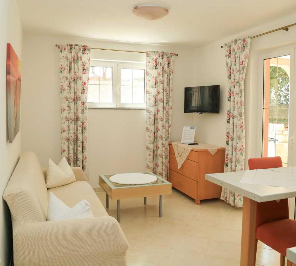 Adrian-Apartments-51511-Malinska-Otok-Krk Primorska 21 Bagian luar foto